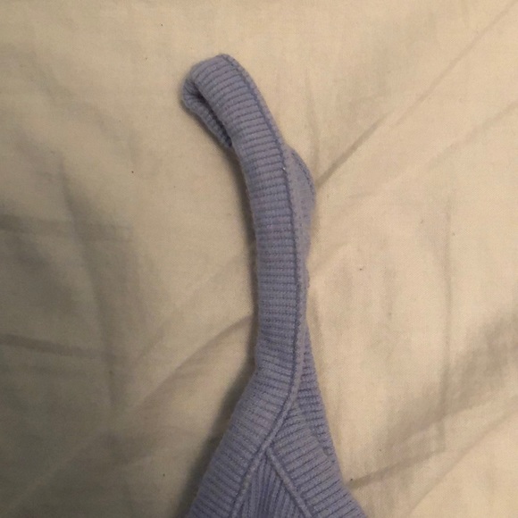 Ribbed V-Neck Tank - Picture 3 of 4